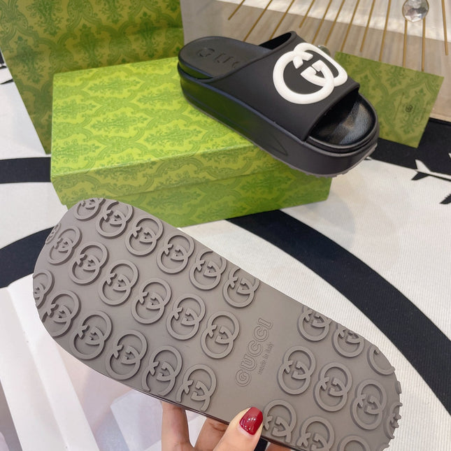 INTERLOCKING G SLIDE SANDAL IN BLACK IMPORTED TPU