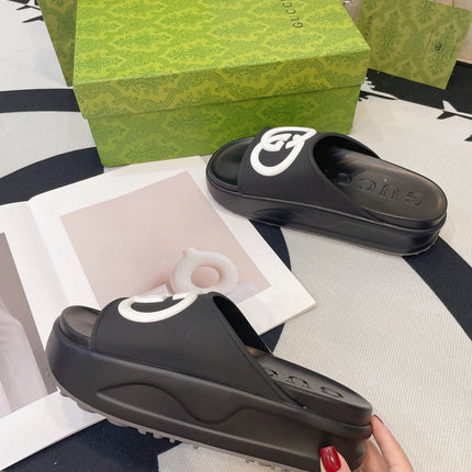 INTERLOCKING G SLIDE SANDAL IN BLACK IMPORTED TPU