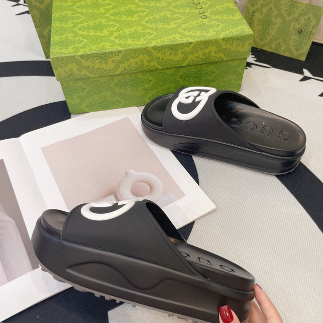 INTERLOCKING G SLIDE SANDAL IN BLACK IMPORTED TPU