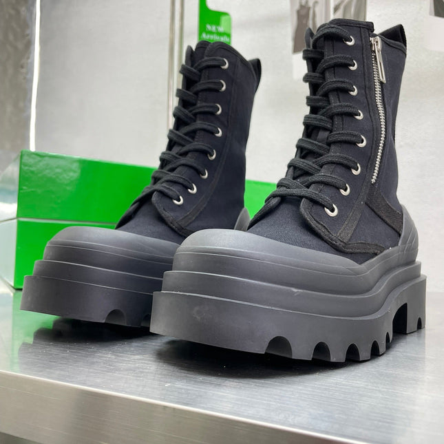 RIBBON BOMBER LACE-UP BOOTS IN BLACK CANVAS