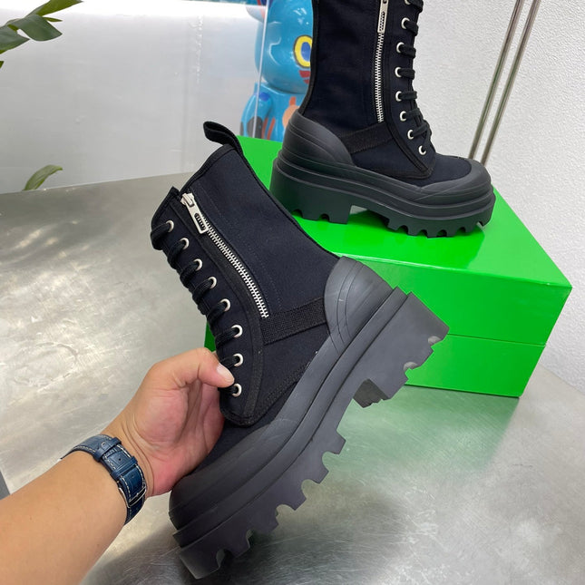 RIBBON BOMBER LACE-UP BOOTS IN BLACK CANVAS