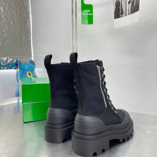 RIBBON BOMBER LACE-UP BOOTS IN BLACK CANVAS