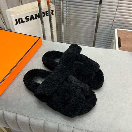 CHYPRE SLIPPERS IN BLACK LAMB WOOL