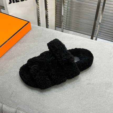 CHYPRE SLIPPERS IN BLACK LAMB WOOL