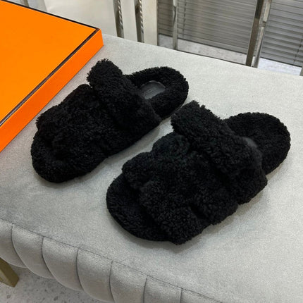 CHYPRE SLIPPERS IN BLACK LAMB WOOL