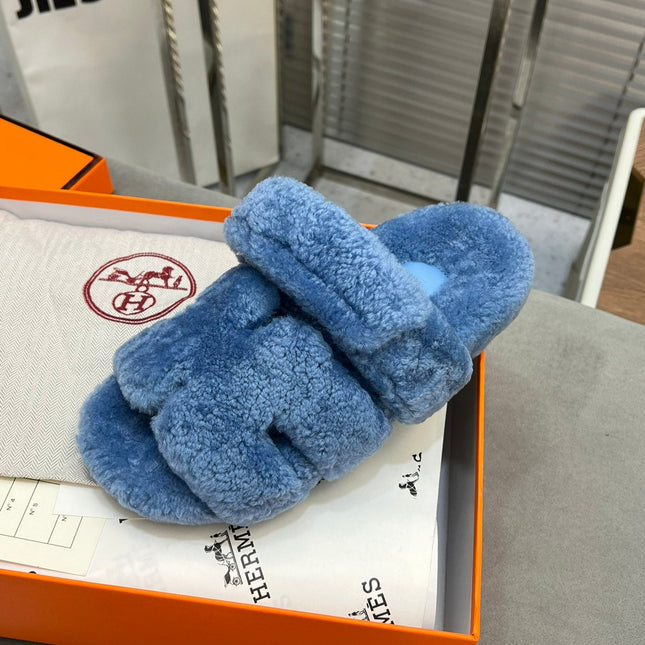 CHYPRE SLIPPERS IN AZURE BLUE LAMB WOOL