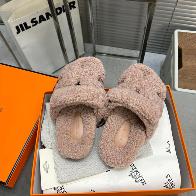 CHYPRE SLIPPERS IN ROSY BROWN LAMB WOOL