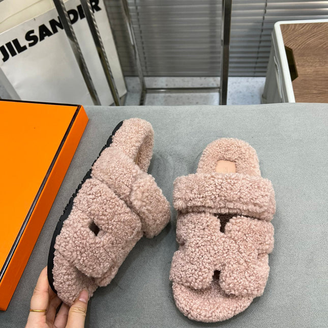 CHYPRE SLIPPERS IN ROSY BROWN LAMB WOOL