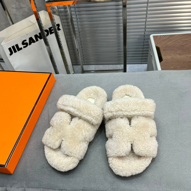 CHYPRE SLIPPERS IN BISQUE BEIGE LAMB WOOL