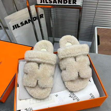 CHYPRE SLIPPERS IN BISQUE BEIGE LAMB WOOL
