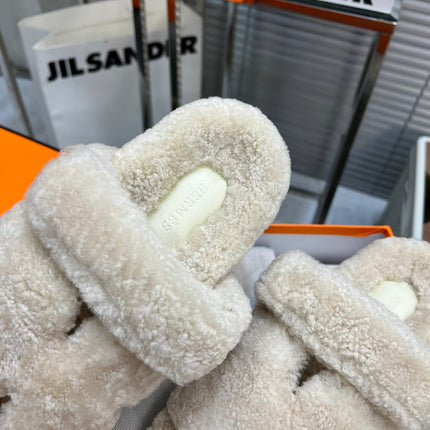 CHYPRE SLIPPERS IN BISQUE BEIGE LAMB WOOL