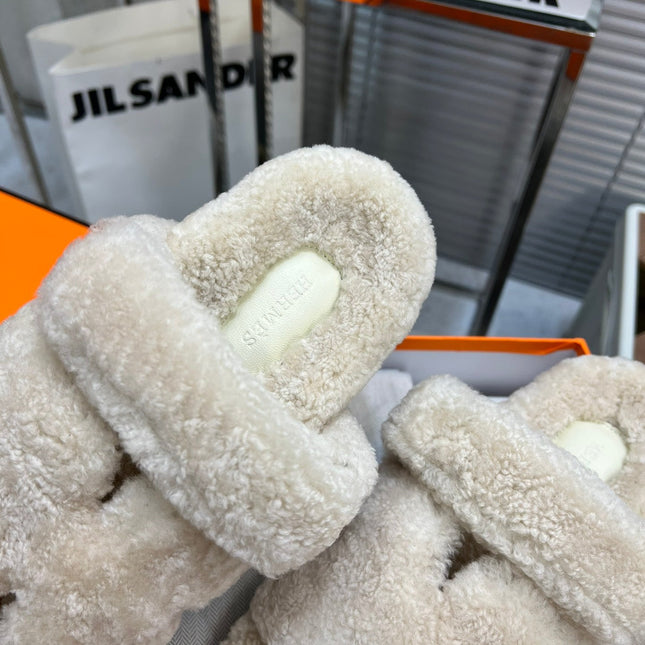 CHYPRE SLIPPERS IN BISQUE BEIGE LAMB WOOL