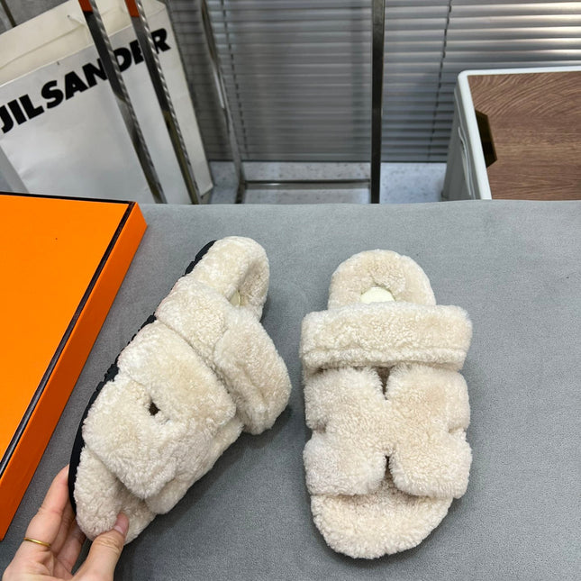CHYPRE SLIPPERS IN BISQUE BEIGE LAMB WOOL