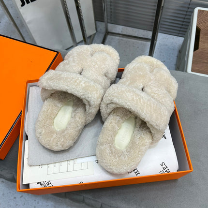 CHYPRE SLIPPERS IN BISQUE BEIGE LAMB WOOL