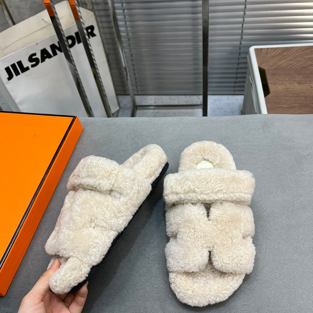 CHYPRE SLIPPERS IN BISQUE BEIGE LAMB WOOL