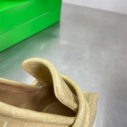 HIGH PUMP 35 MM IN EGG NOG CALFSKIN