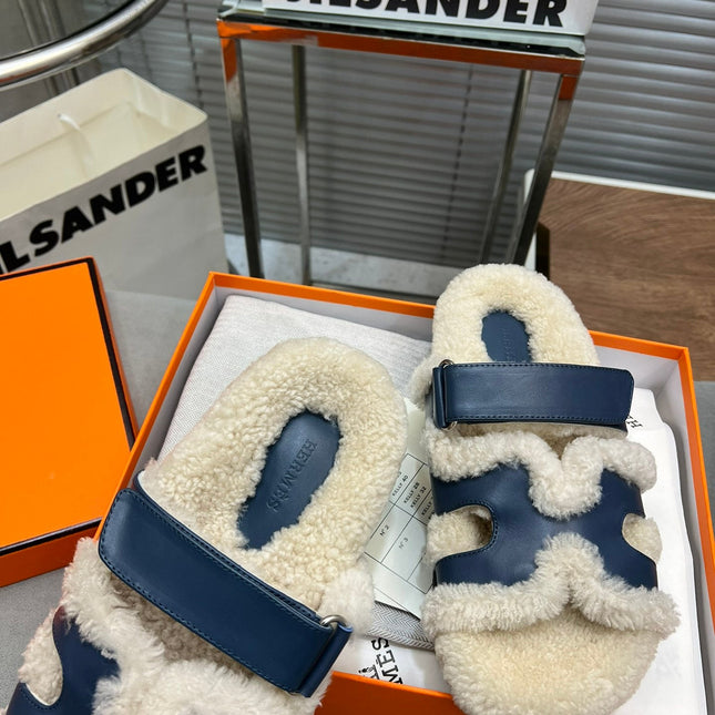 CHYPRE SLIPPERS IN BEIGE LAMB WOOL AND CLASSIC BLUE CALFSKIN