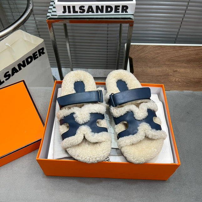 CHYPRE SLIPPERS IN BEIGE LAMB WOOL AND CLASSIC BLUE CALFSKIN