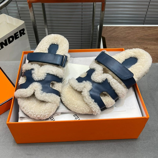 CHYPRE SLIPPERS IN BEIGE LAMB WOOL AND CLASSIC BLUE CALFSKIN