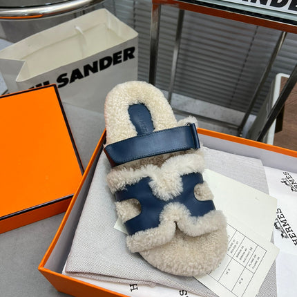 CHYPRE SLIPPERS IN BEIGE LAMB WOOL AND CLASSIC BLUE CALFSKIN