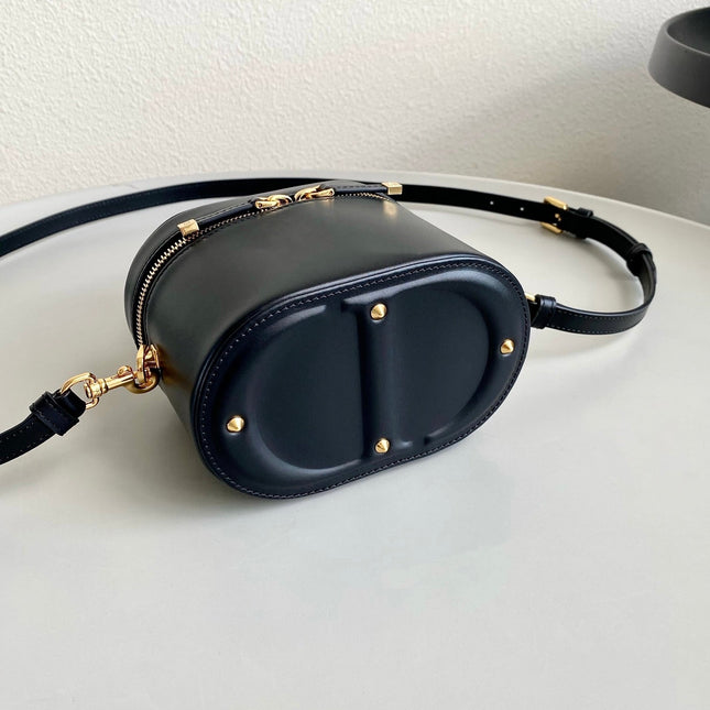 SIGNATURE VANITY 16 IN BLACK LAMBSKIN