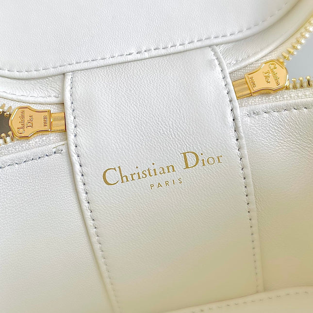SIGNATURE VANITY 16 IN WHITE LAMBSKIN