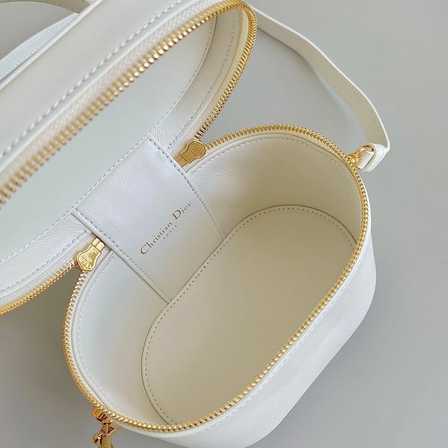 SIGNATURE VANITY 16 IN WHITE LAMBSKIN