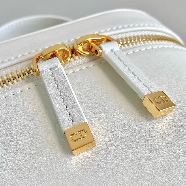 SIGNATURE VANITY 16 IN WHITE LAMBSKIN