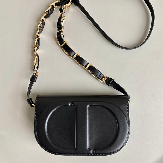SIGNATURE HOBO 21 BAG IN BLACK CALFSKIN