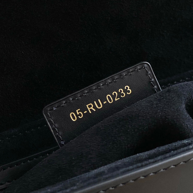 SIGNATURE HOBO 21 BAG IN BLACK CALFSKIN