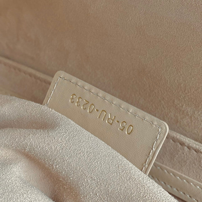 SIGNATURE HOBO 21 BAG IN BEIGE CALFSKIN