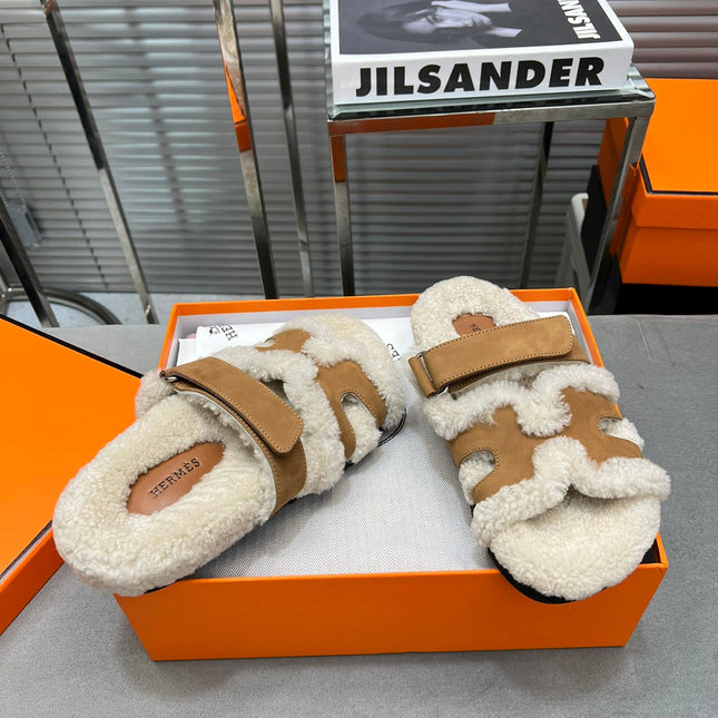 CHYPRE SLIPPERS IN BEIGE LAMB WOOL AND PERU BROWN SUEDE