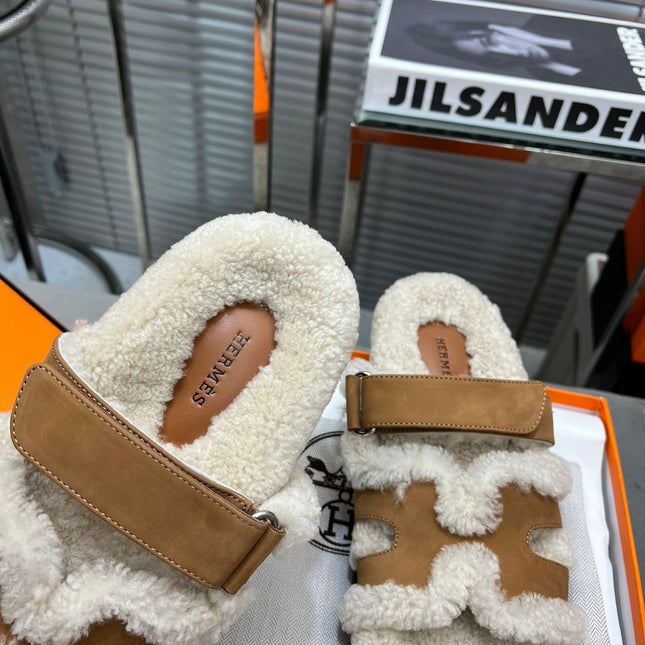 CHYPRE SLIPPERS IN BEIGE LAMB WOOL AND PERU BROWN SUEDE