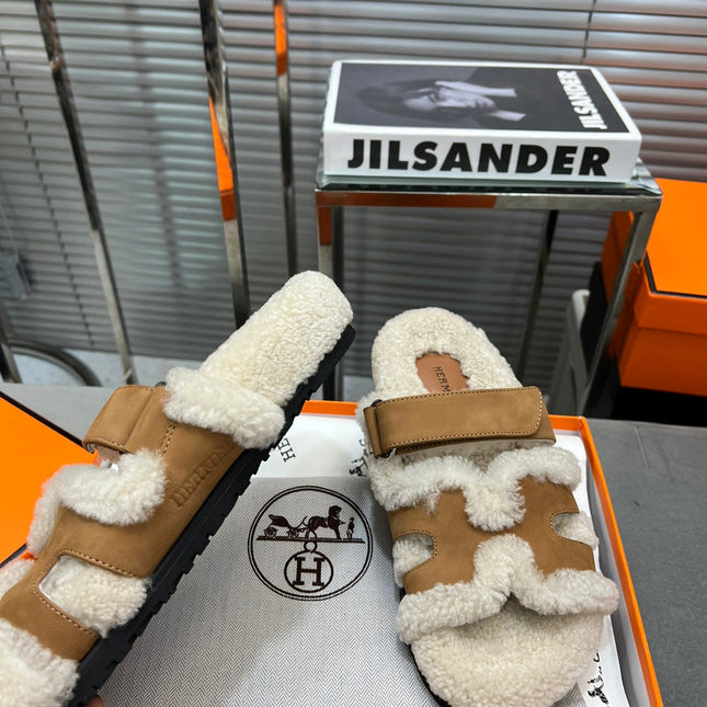 CHYPRE SLIPPERS IN BEIGE LAMB WOOL AND PERU BROWN SUEDE