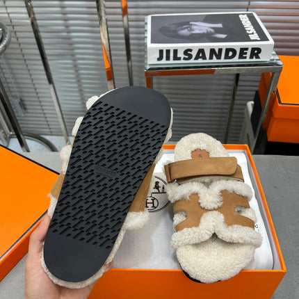 CHYPRE SLIPPERS IN BEIGE LAMB WOOL AND PERU BROWN SUEDE