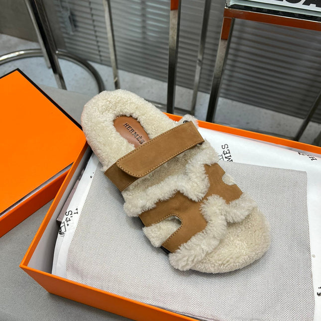 CHYPRE SLIPPERS IN BEIGE LAMB WOOL AND PERU BROWN SUEDE