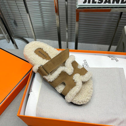 CHYPRE SLIPPERS IN BEIGE LAMB WOOL AND LIGHT FRENCH BEIGE SUEDE