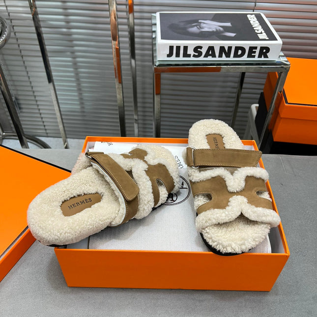 CHYPRE SLIPPERS IN BEIGE LAMB WOOL AND LIGHT FRENCH BEIGE SUEDE