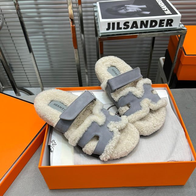 CHYPRE SLIPPERS IN BEIGE LAMB WOOL AND COOL GRAY SUEDE