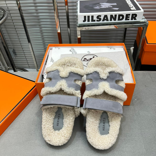 CHYPRE SLIPPERS IN BEIGE LAMB WOOL AND COOL GRAY SUEDE