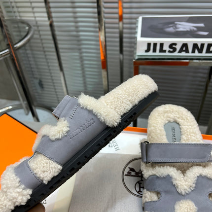 CHYPRE SLIPPERS IN BEIGE LAMB WOOL AND COOL GRAY SUEDE