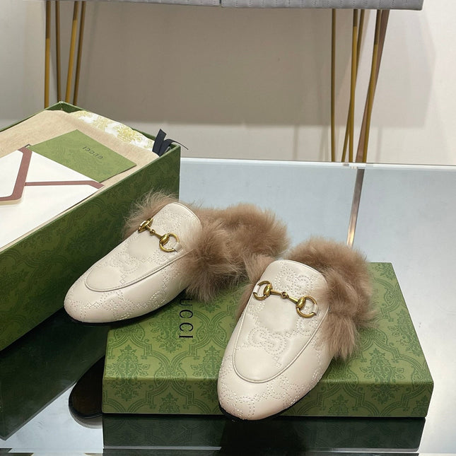 HORSEBIT MULE IN WHITE EMBOSSED CALFSKIN AND LAMB WOOL LINING