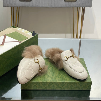 HORSEBIT MULE IN WHITE EMBOSSED CALFSKIN AND LAMB WOOL LINING