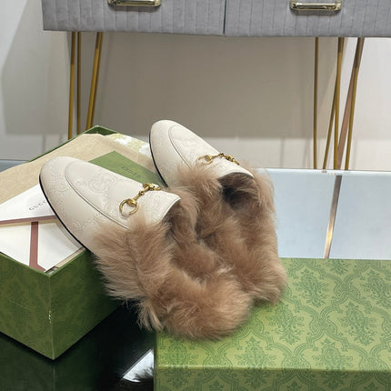 HORSEBIT MULE IN WHITE EMBOSSED CALFSKIN AND LAMB WOOL LINING