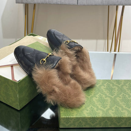 HORSEBIT MULE IN BLACK EMBOSSED CALFSKIN AND LAMB WOOL LINING