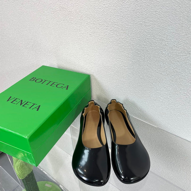 ATOMIC BALLERINA FLAT IN BLACK CALFSKIN