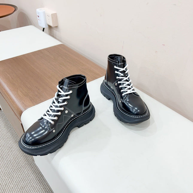 MCQUEEN LEATHER ANKLE BOOT IN BLACK MIX WHITE LAMBSKIN