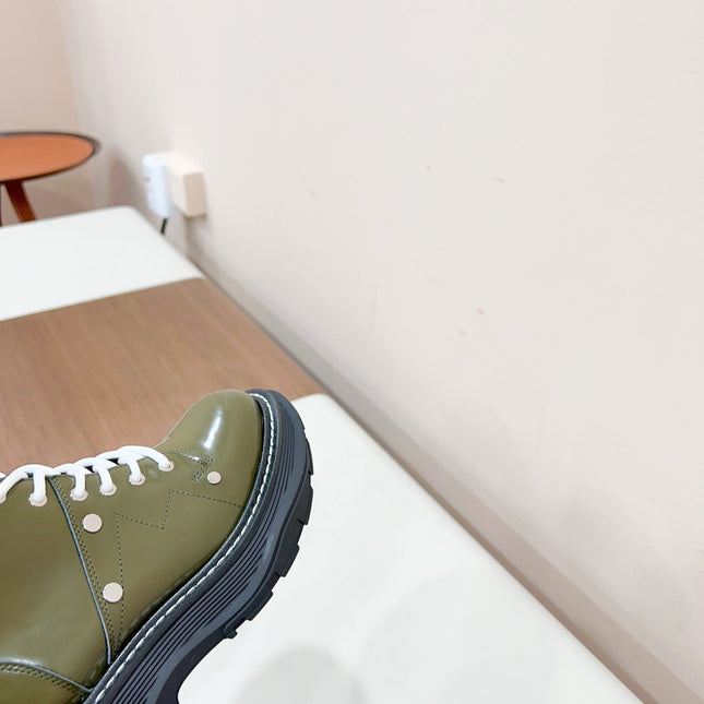 MCQUEEN LEATHER ANKLE BOOT IN OLIVE GREEN LAMBSKIN