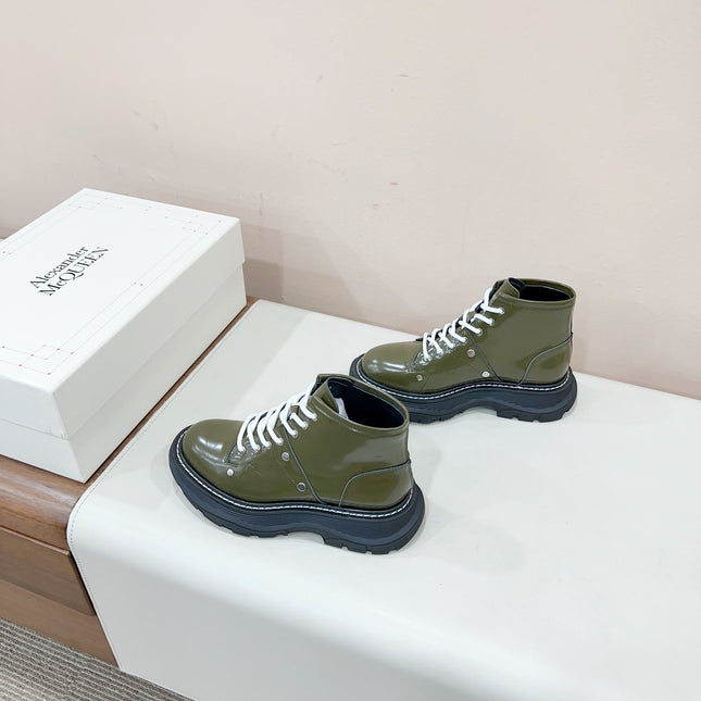 MCQUEEN LEATHER ANKLE BOOT IN OLIVE GREEN LAMBSKIN