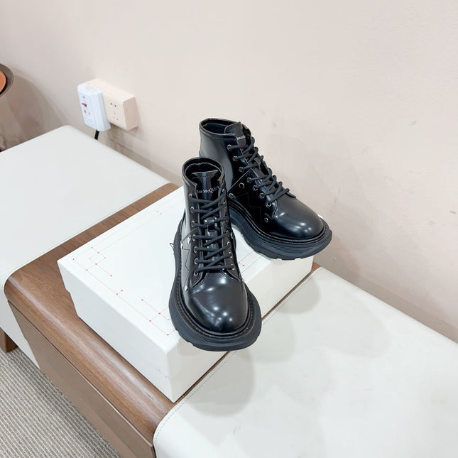 MCQUEEN LEATHER ANKLE BOOT IN BLACK LAMBSKIN